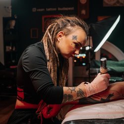 Pourquoi les cours en ligne ne feront pas de vous un tatoueur professionnel