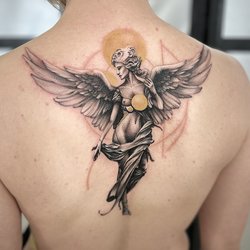 Tatouages dos femmes