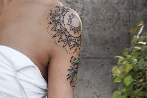 Женские тату на плече (33)