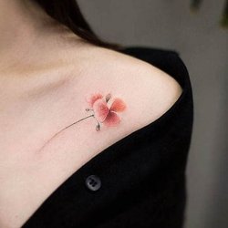 Tatouages sur les clavicules